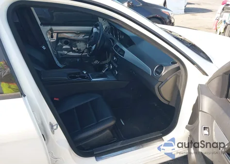 2012 Mercedes-Benz C 250 Luxury/Sport из США, поврежденный, VIN WDDGF4HB7CA721799